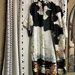 Asian Black and White Floral Kimono Robe